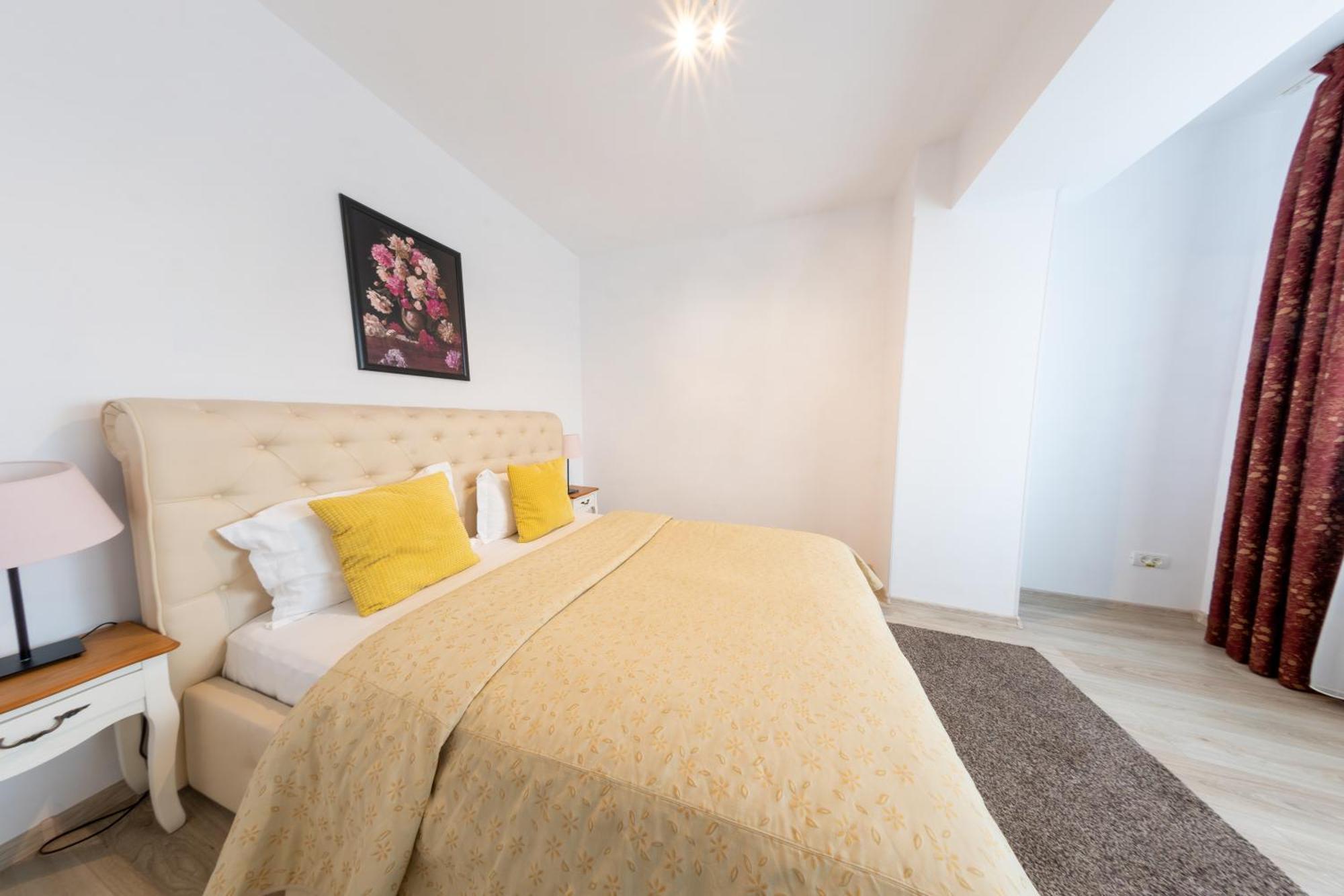 Avenue Parliament Old Town - Avenue 3*